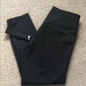 Women’s Nike dry fit capri tights. Medium